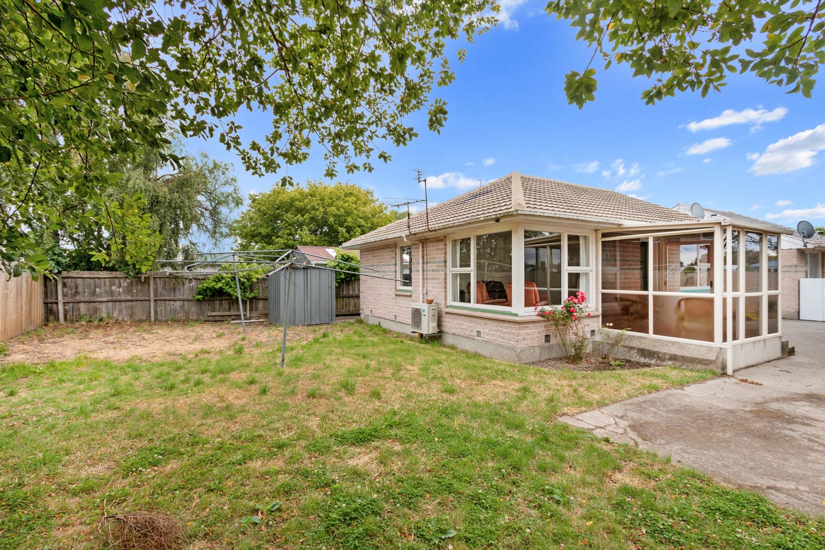 2/120A Wainoni Road, Avondale, Christchurch - Carousel 1