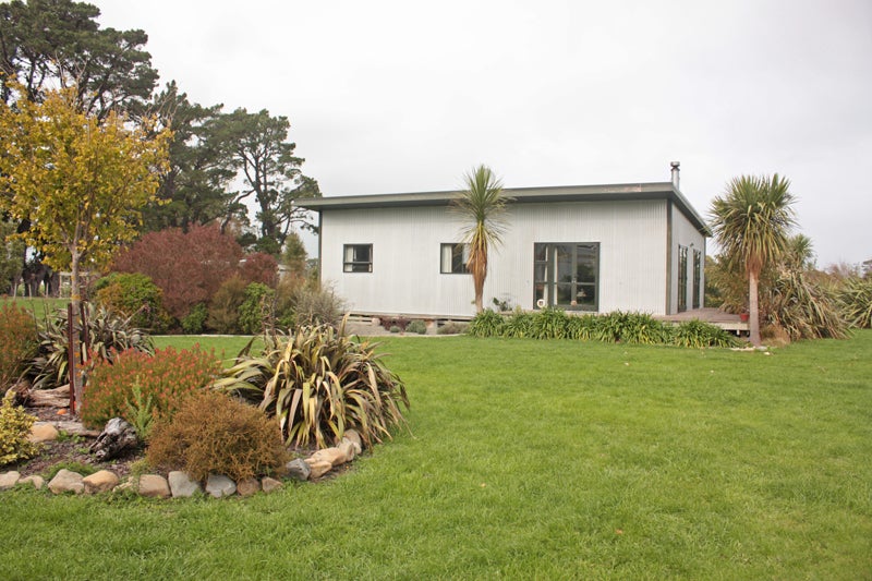 77 Waite Street, Featherston - Carousel 1