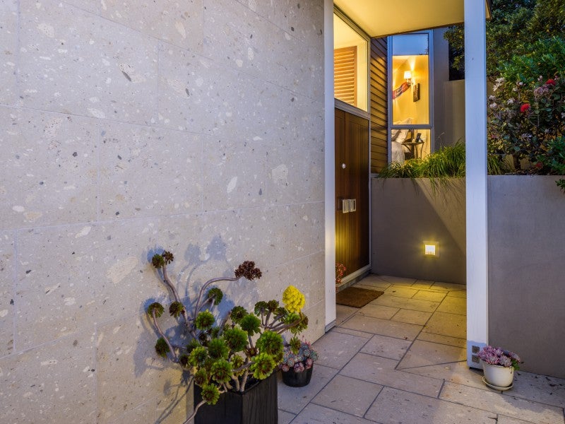 15 The Crescent, Roseneath, Wellington - Carousel 2