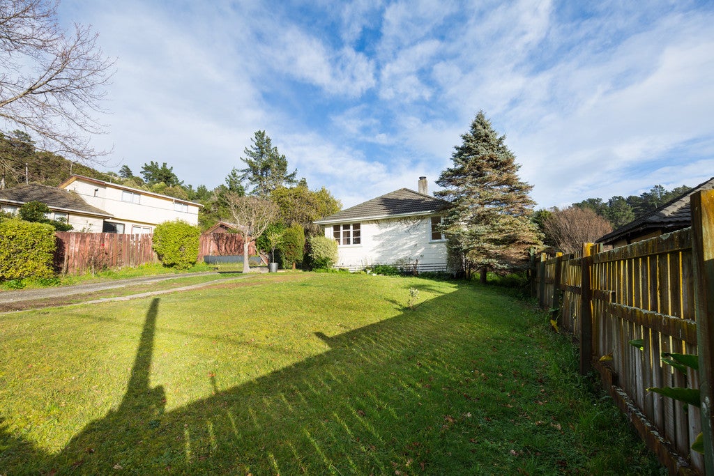 33 Thomson Grove, Stokes Valley, Lower Hutt - Carousel 2