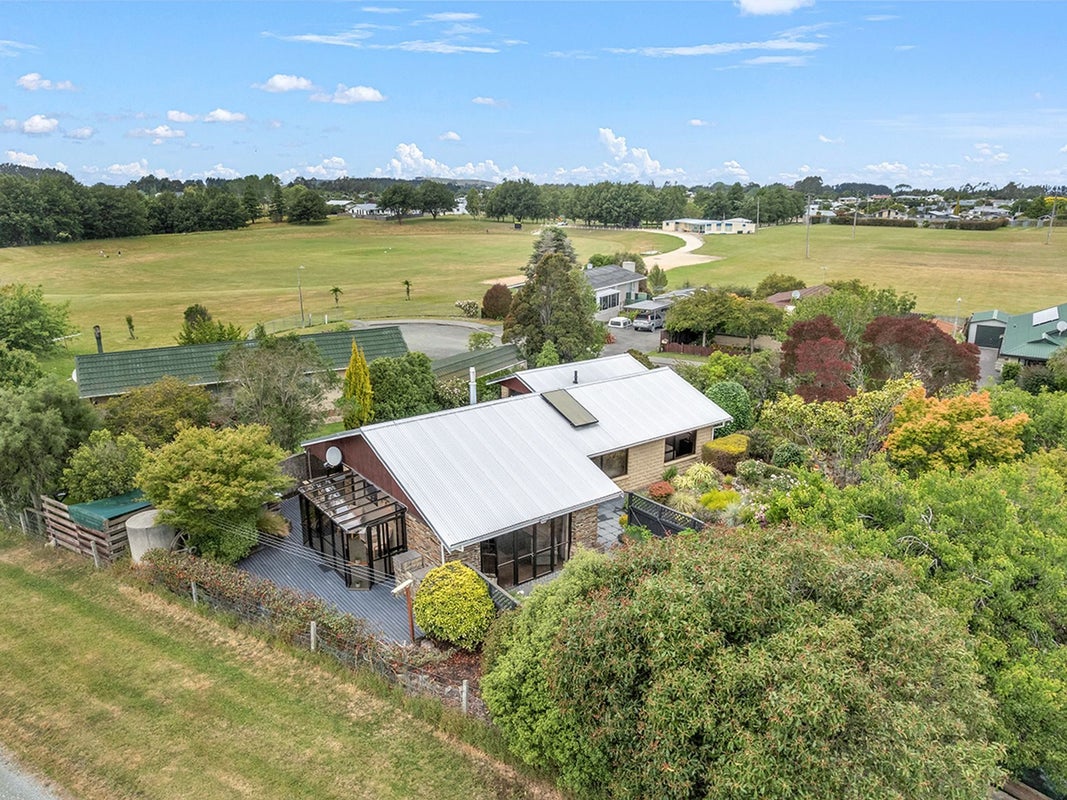 7 Parklane Place, Weston, Oamaru - Carousel 1