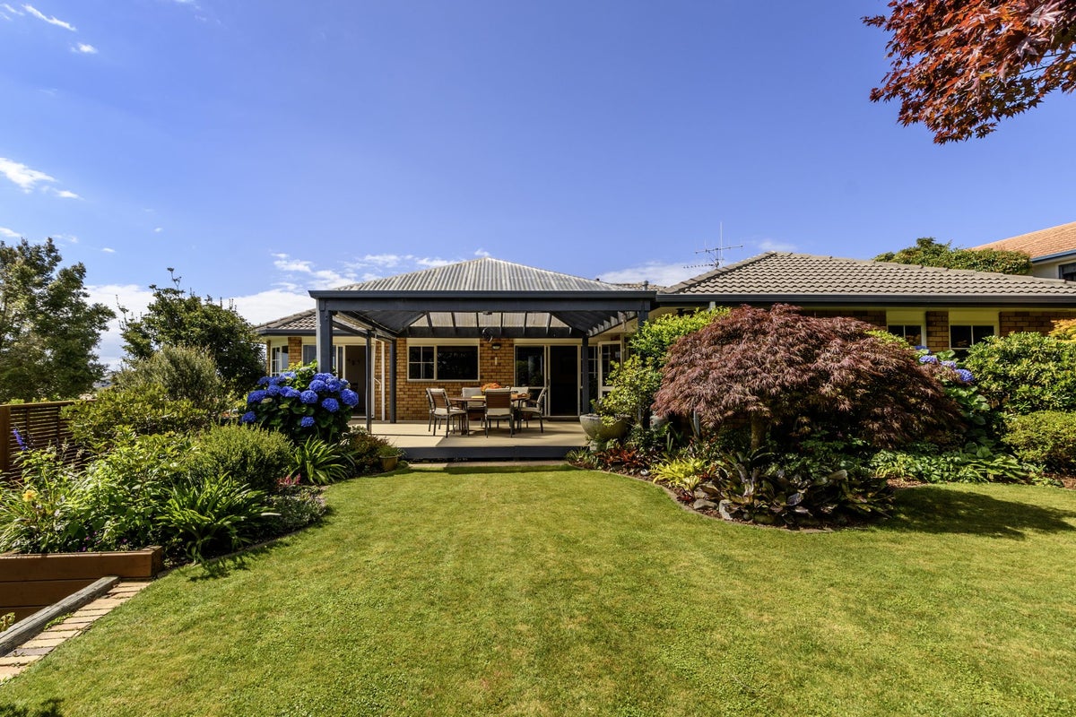 6 Rochester Place, Bethlehem, Tauranga - Carousel 1