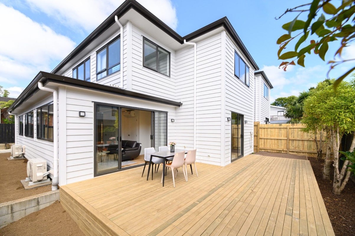 15D Koromiko Street, New Lynn, Auckland - Carousel 1