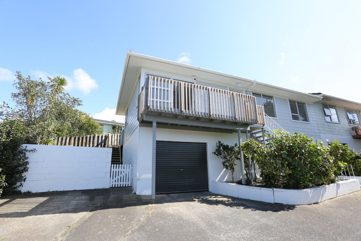 1/18 Cranston Street, Torbay, Auckland - Carousel 2