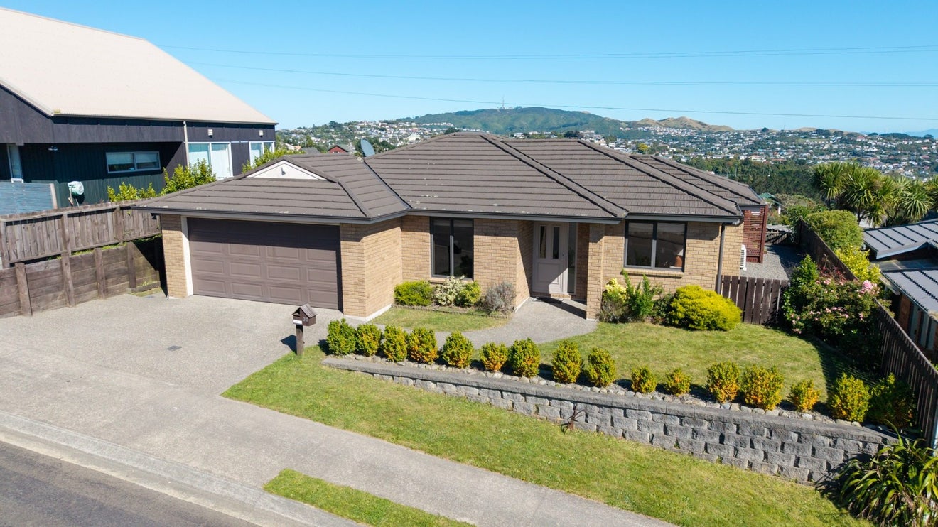 30 Cedarwood Street, Woodridge, Wellington - Carousel 2