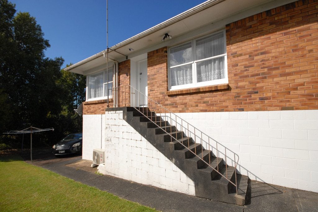 2/321 Wairau Road, Totara Vale, Auckland - Carousel 2