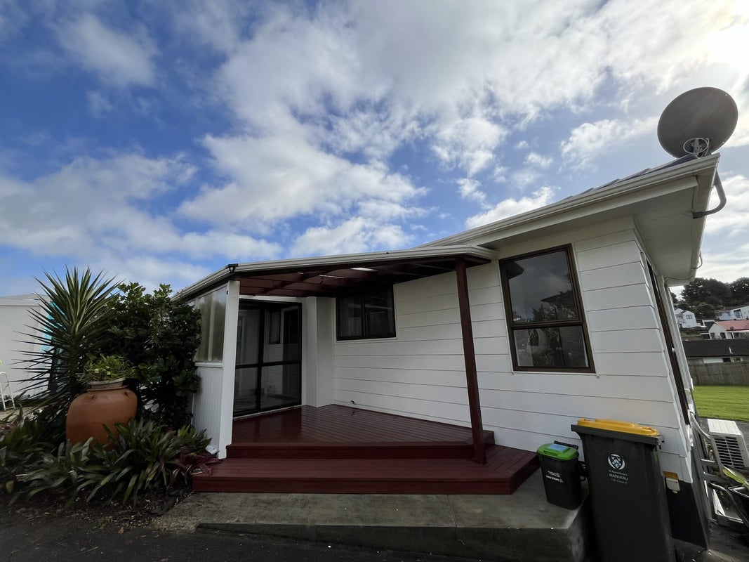 30 Banyan Drive, Totara Heights, Auckland - Carousel 1