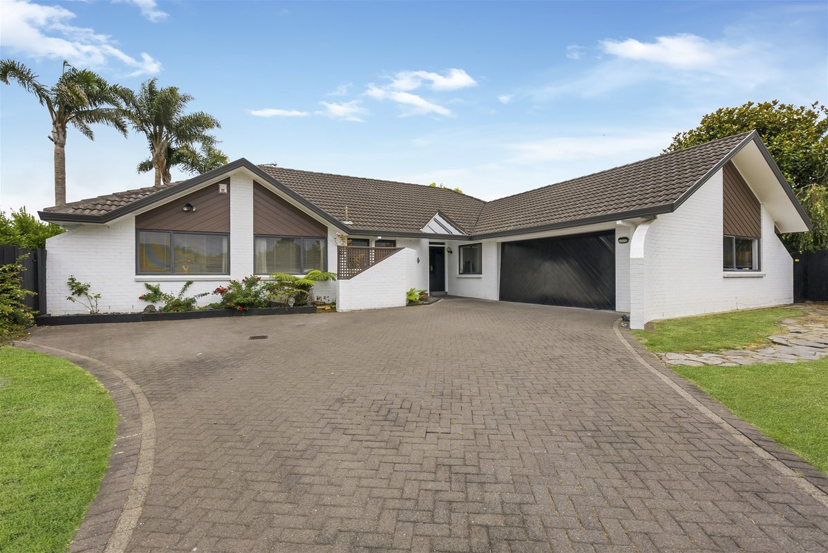 19 Perotti Place, Conifer Grove, Takanini - Carousel 1