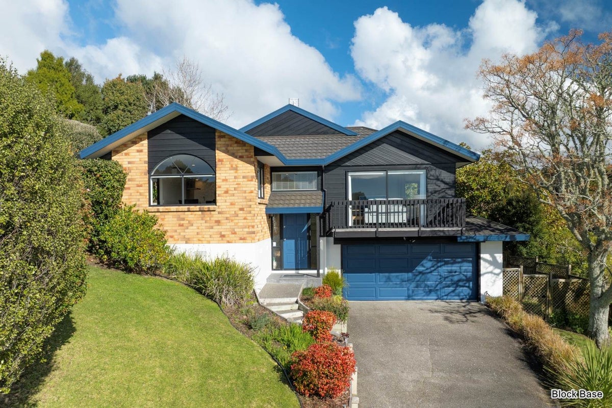 66 Bayside Drive, Browns Bay, Auckland - Carousel 1