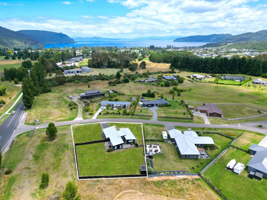 2/500 Kinloch Road, Kinloch, Taupo - Carousel 2
