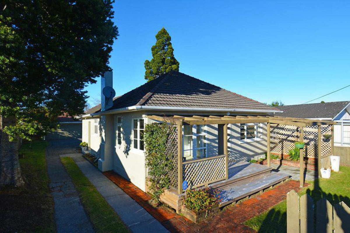 17 Wallath Road, Westown, New Plymouth - Carousel 1