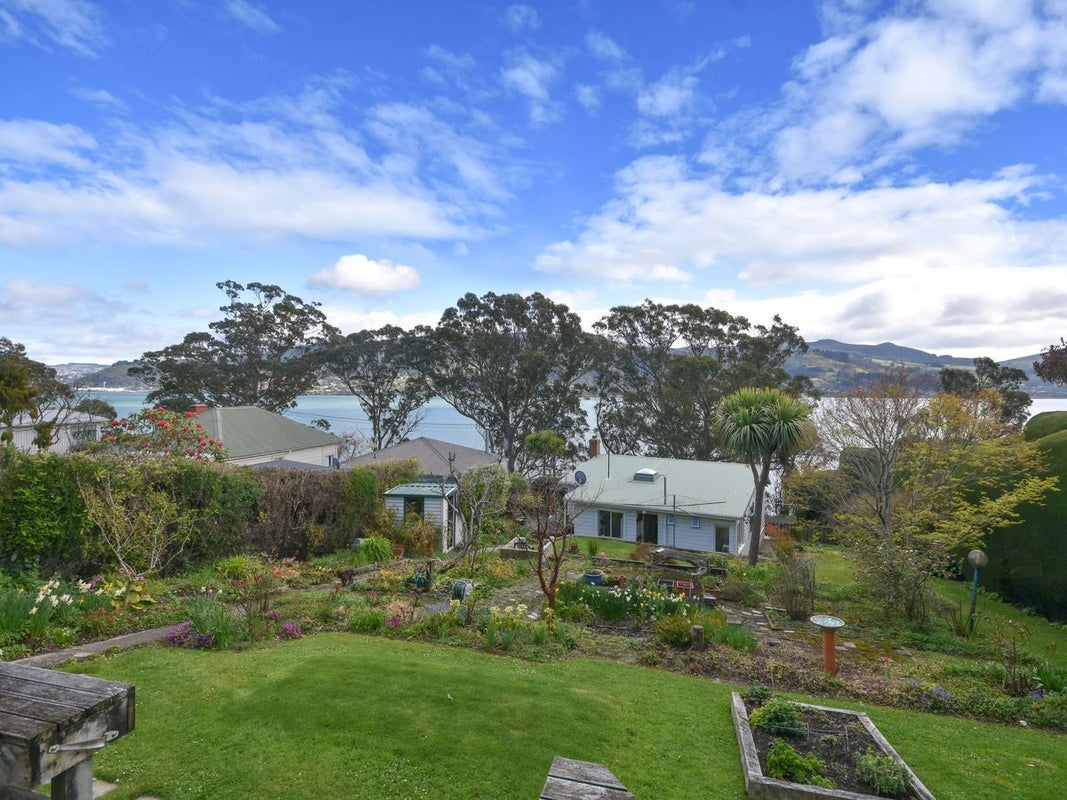 30 Marine Parade, Macandrew Bay, Dunedin - Carousel 1