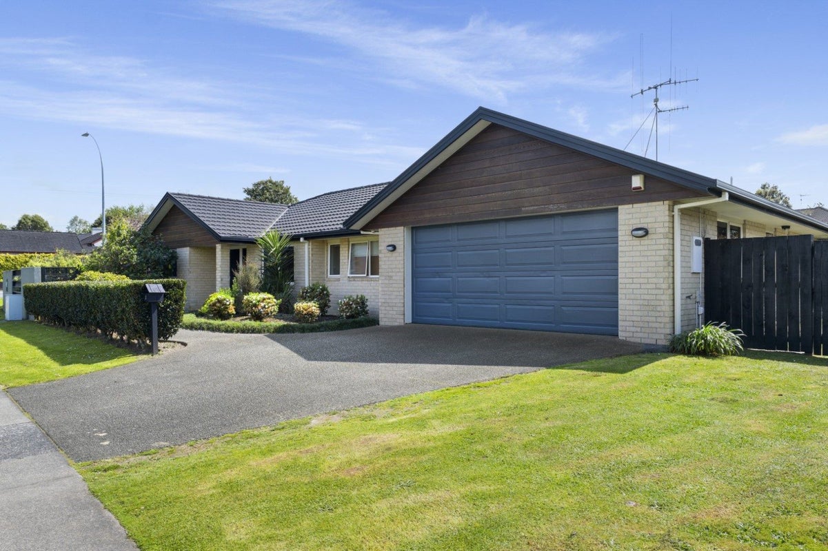 1 Inverness Drive, Pyes Pa, Tauranga - Carousel 26