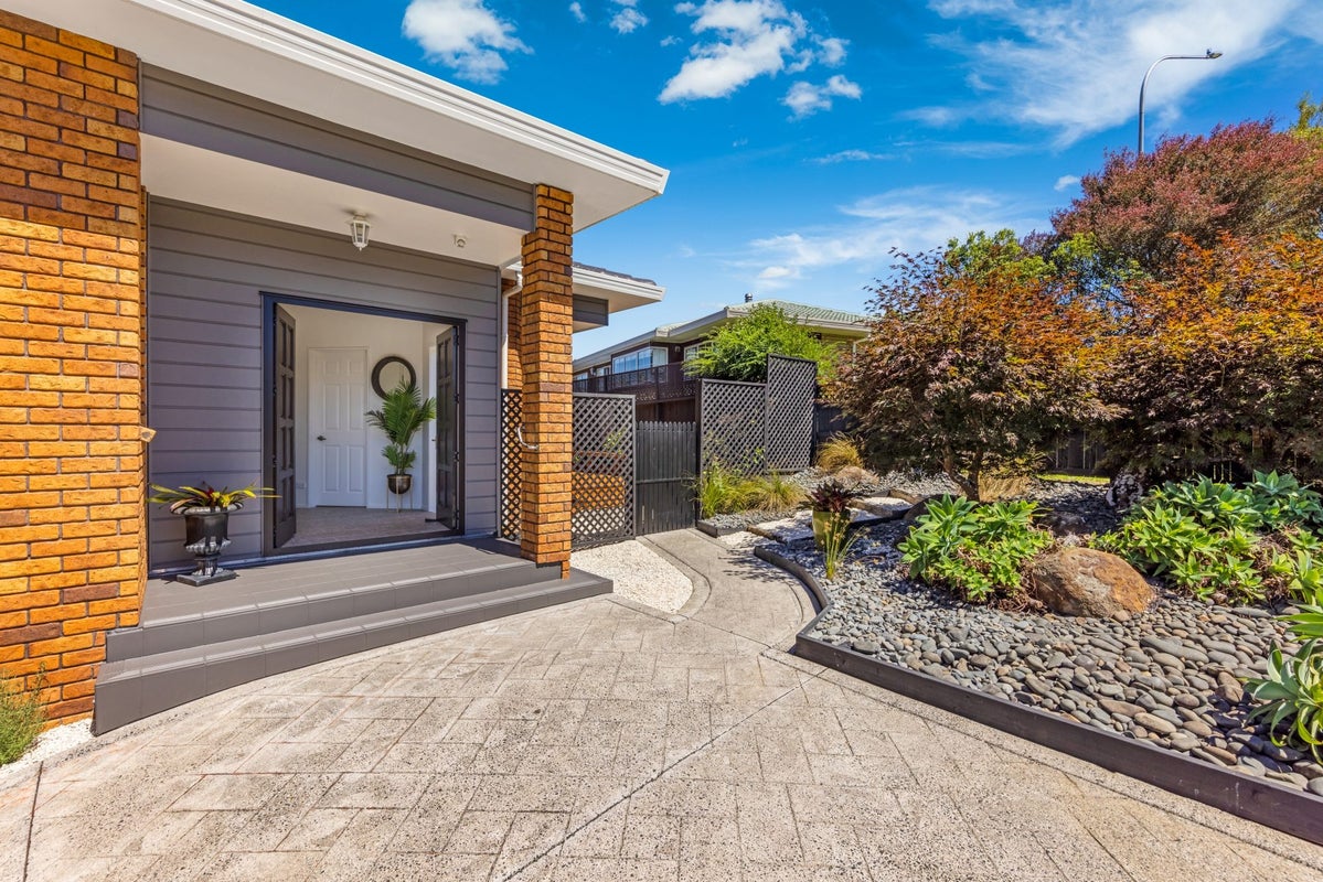 49 Palomino Drive, Henderson, Auckland - Carousel 1