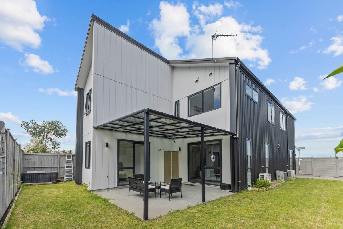 5 Parkmore Drive, Rosehill, Papakura - Carousel 2