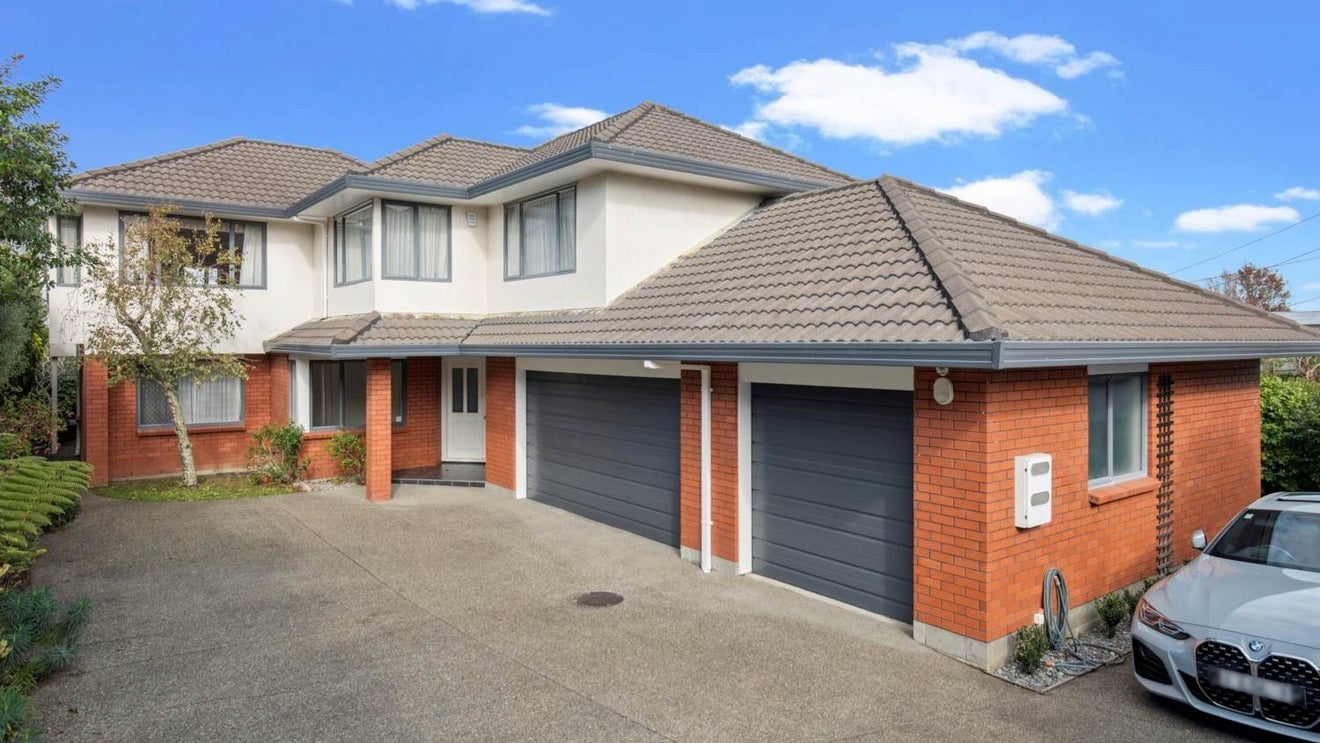 65 Mellons Bay Road, Mellons Bay, Auckland - Carousel 1