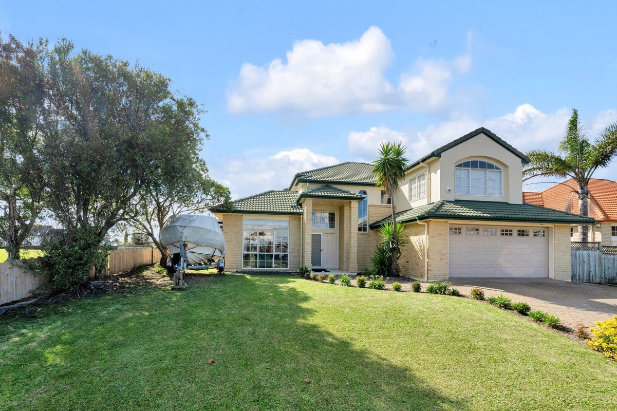 11 Corta Bella Place, Golflands, Auckland - Carousel 1