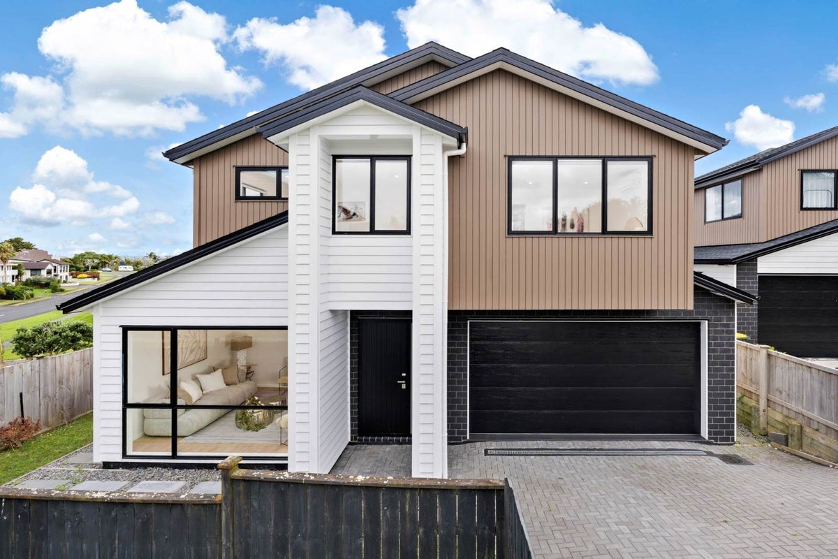 14 Matau Rise, Te Atatū Peninsula, Auckland - Carousel 1