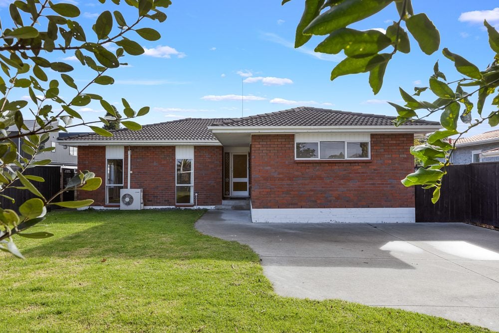 15 Taikata Road, Te Atatu Peninsula, Auckland - Carousel 1