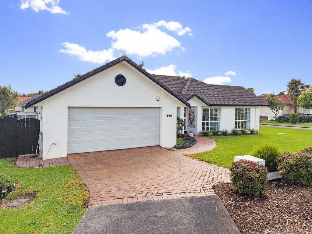 2 Palmcrest Grove, Highland Park, Auckland - Carousel 2