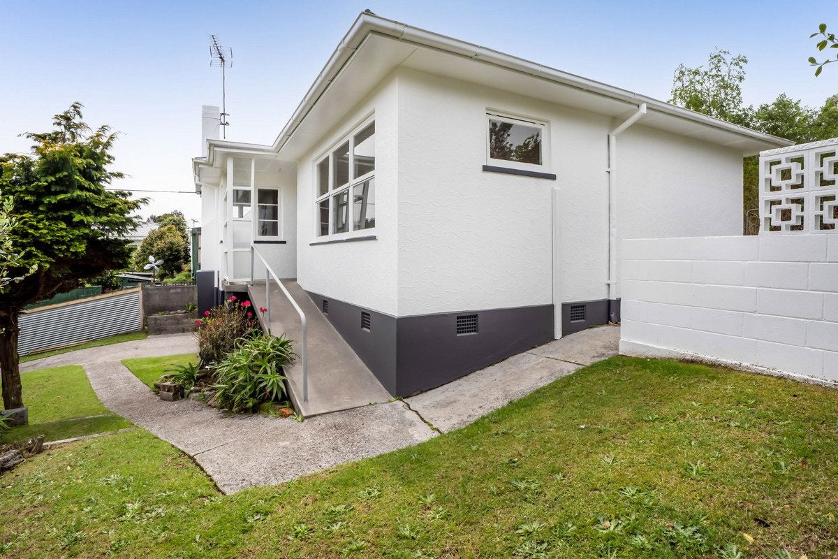 19A Lorna Street, Lynmouth, New Plymouth - Carousel 1