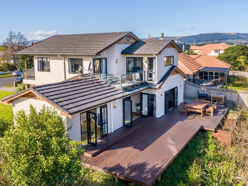 106 Pacific Drive, Fitzherbert, Palmerston North - Carousel 2