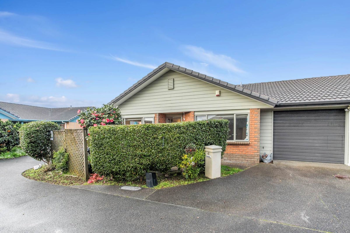 41/1 Piriti Drive, Te Atatu Peninsula, Auckland - Carousel 1