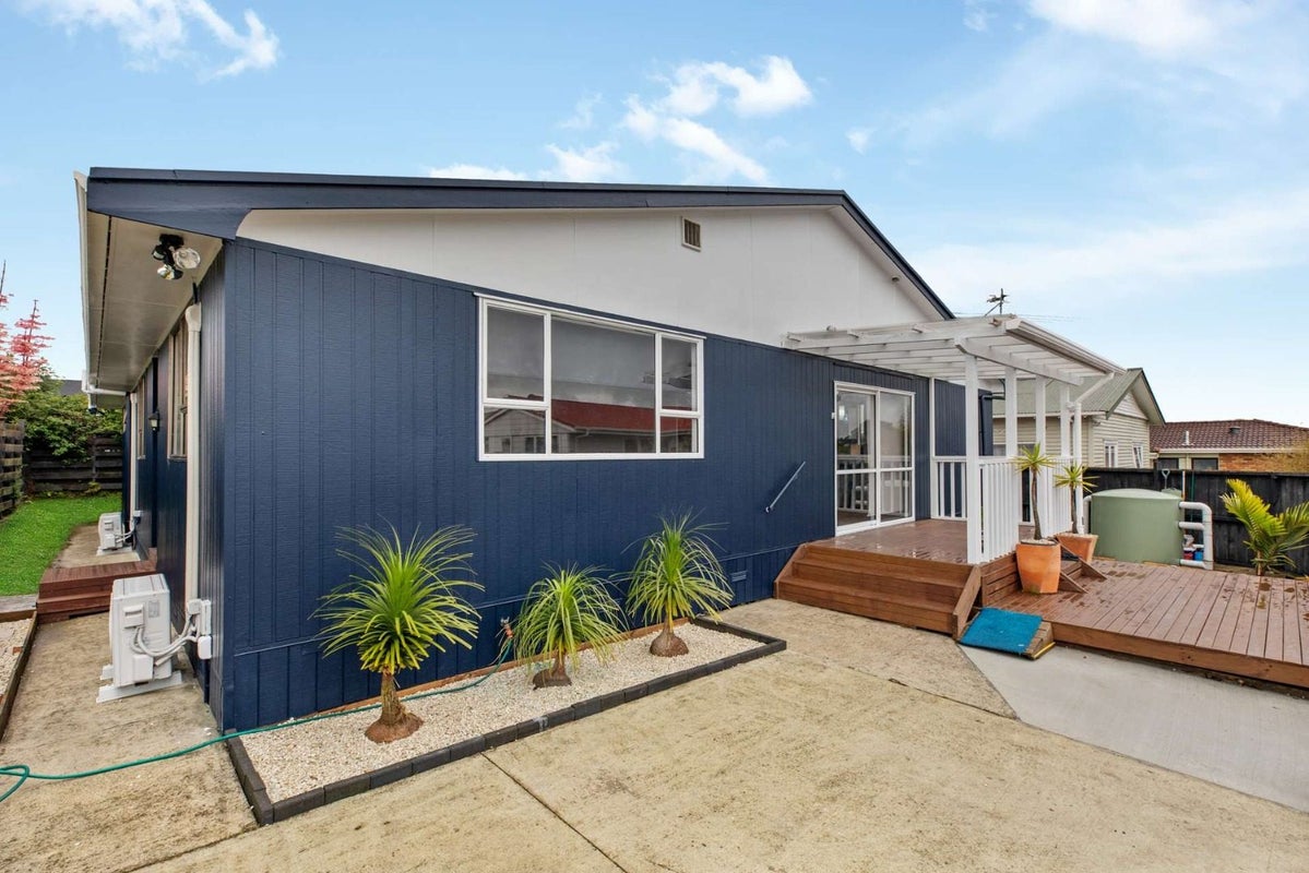 11C Bamboo Grove, Kelston, Auckland - Carousel 1