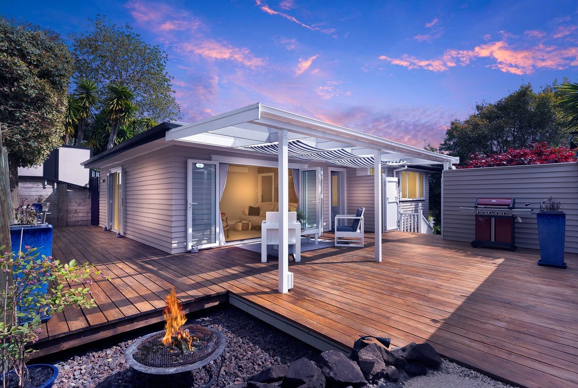 11 Rangeview Road, Sunnyvale, Auckland - Carousel 1