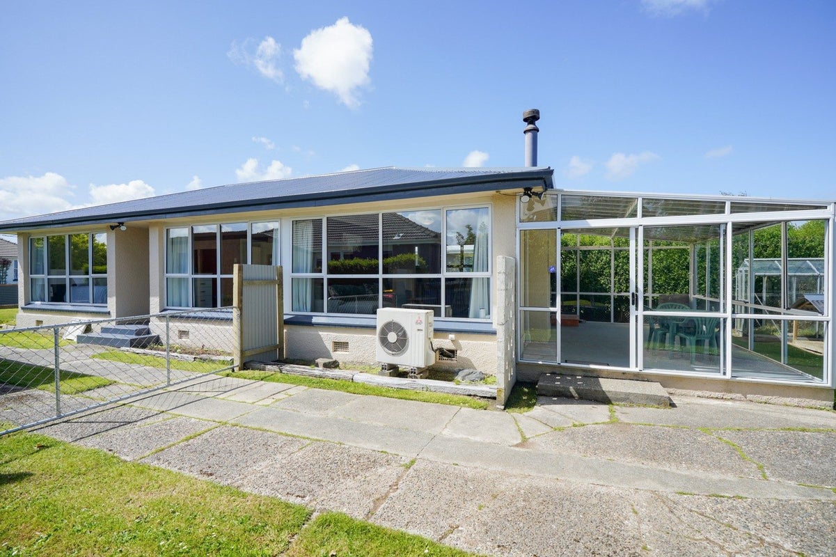 24 Adamson Crescent, Glengarry, Invercargill - Carousel 1