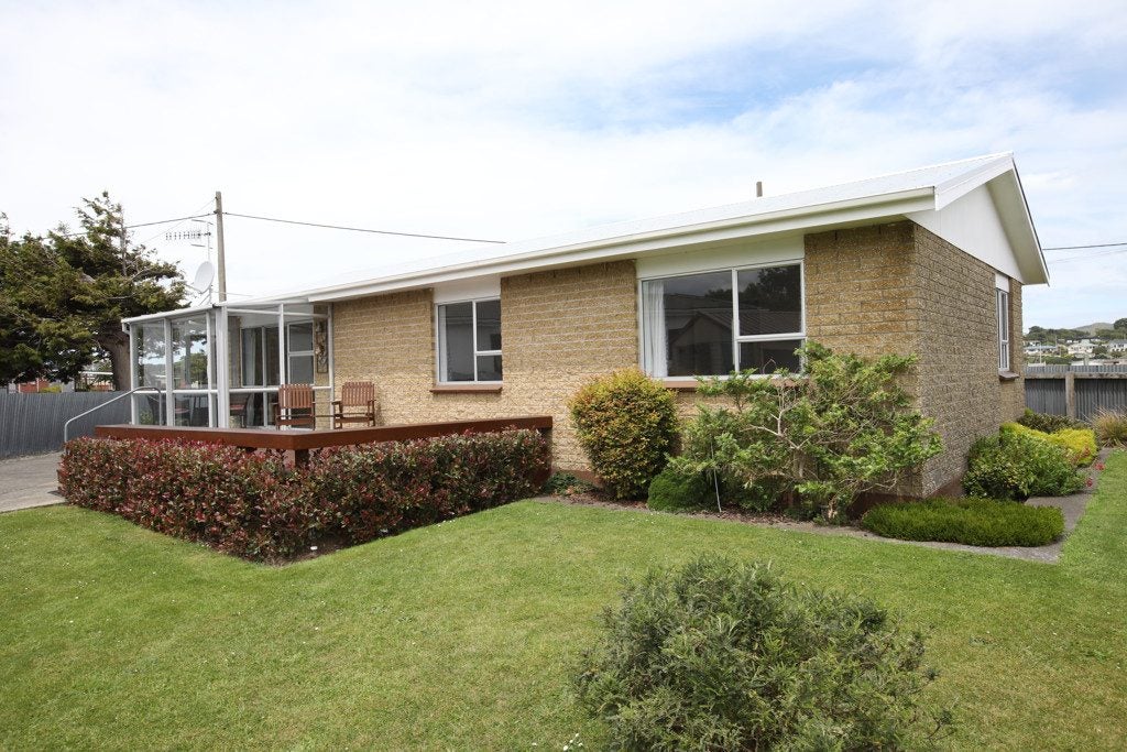 30 Leader Street, Riverton - Carousel 1