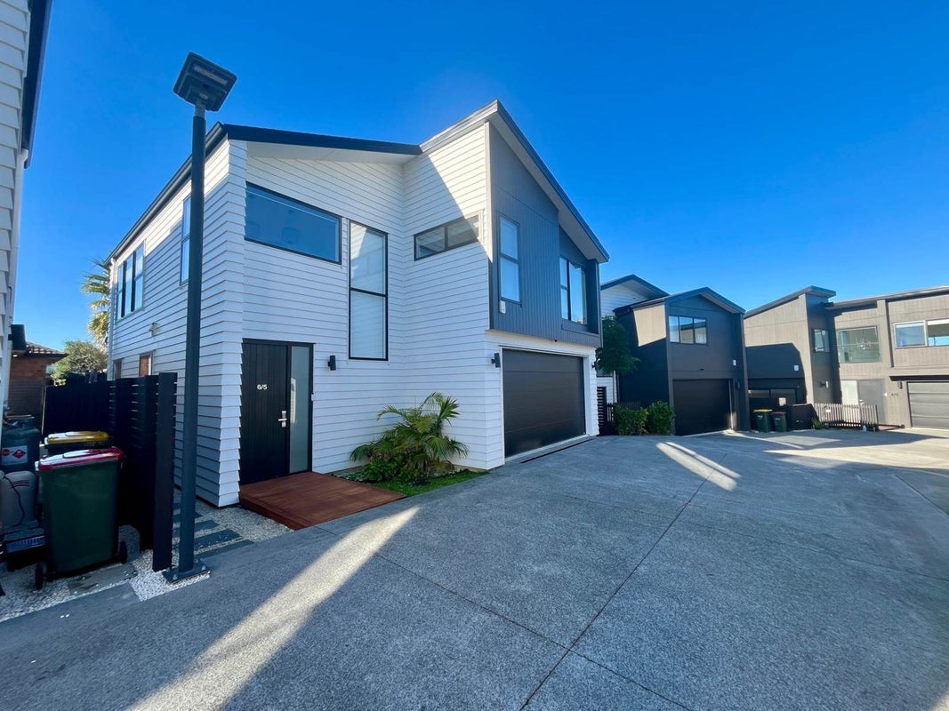 6/5 Lemon Grove Lane, Greenhithe, Auckland - Carousel 1