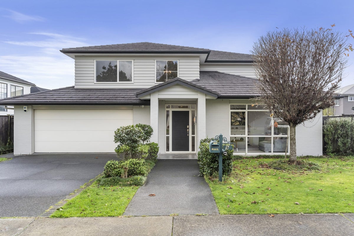 9 Wawatai Drive, Karaka, Papakura - Carousel 1