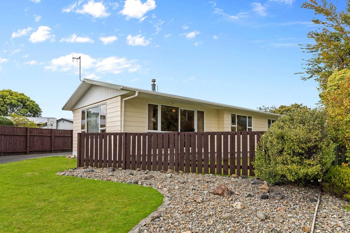 24 Cecil Place, Cloverlea, Palmerston North - Carousel 1
