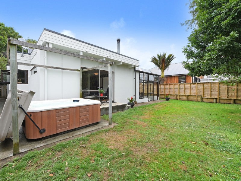 20 St Columbans Grove, Boulcott, Lower Hutt - Carousel 20