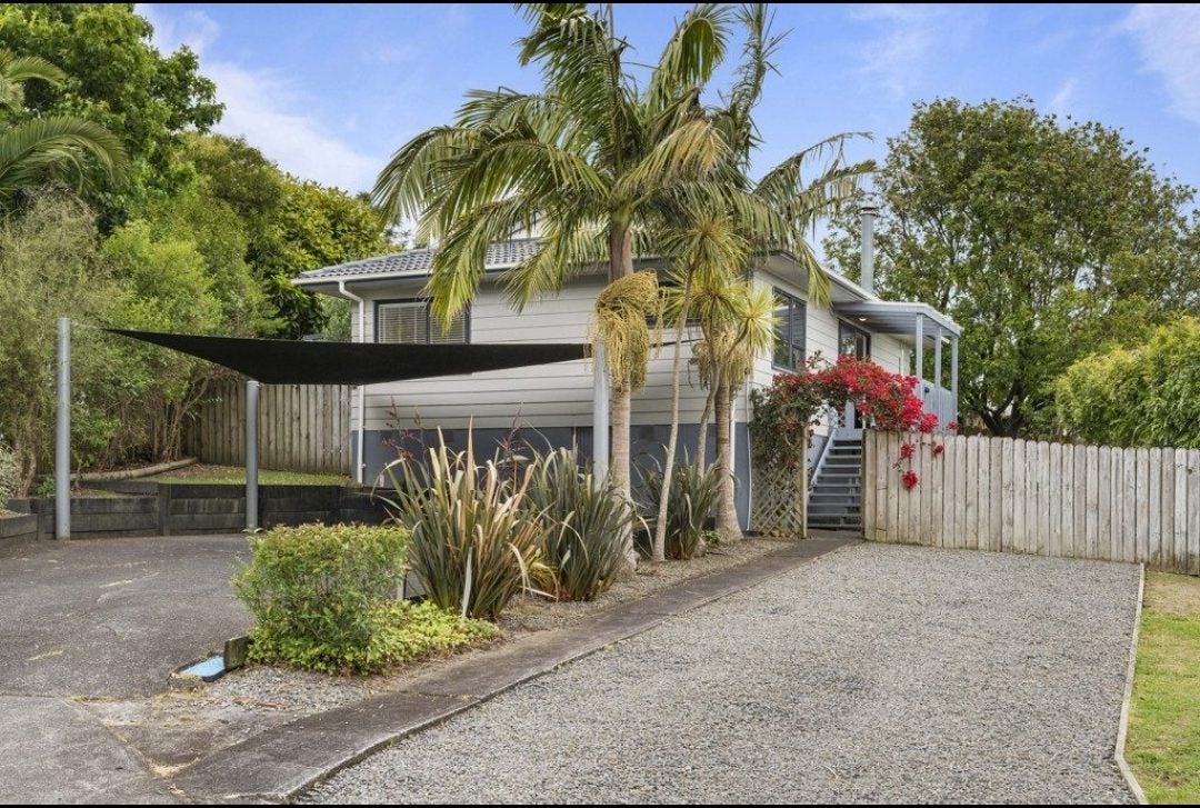 9 Kupari Place, Totara Vale, Auckland - Carousel 1