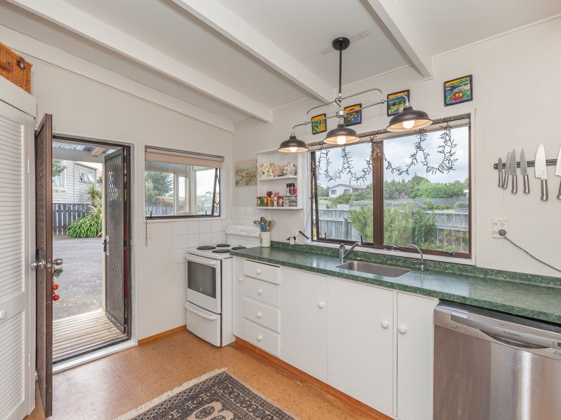 3 Aranui Avenue, Waitarere Beach, Levin - Carousel 2