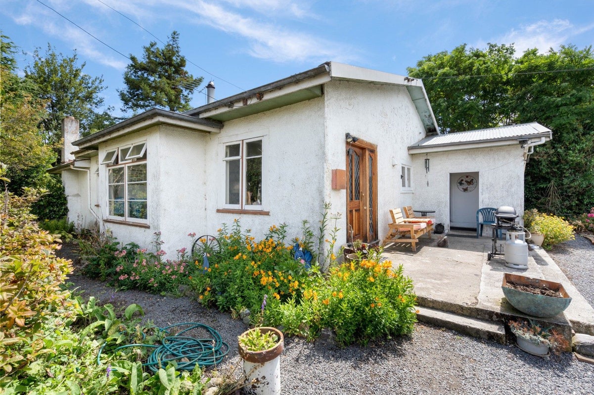 20 Burns Street, Milton - Carousel 2