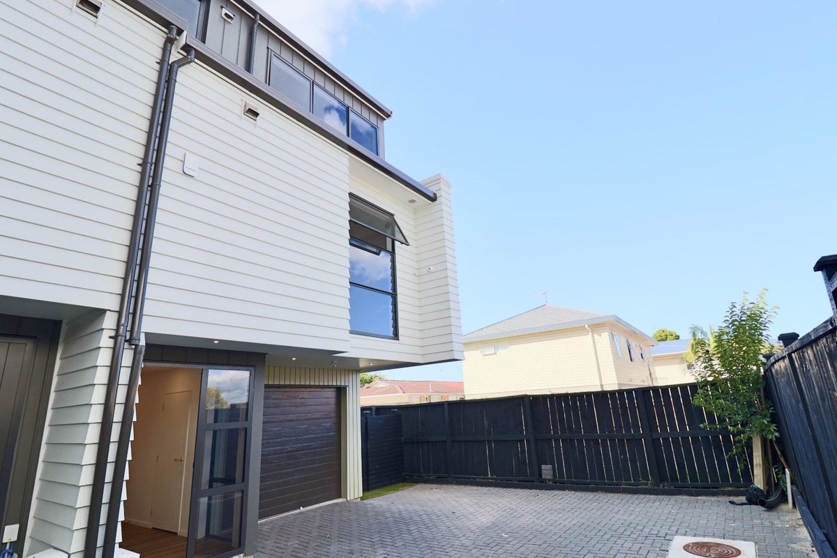 3F Wilbur Place, Pakuranga Heights, Auckland - Carousel 1