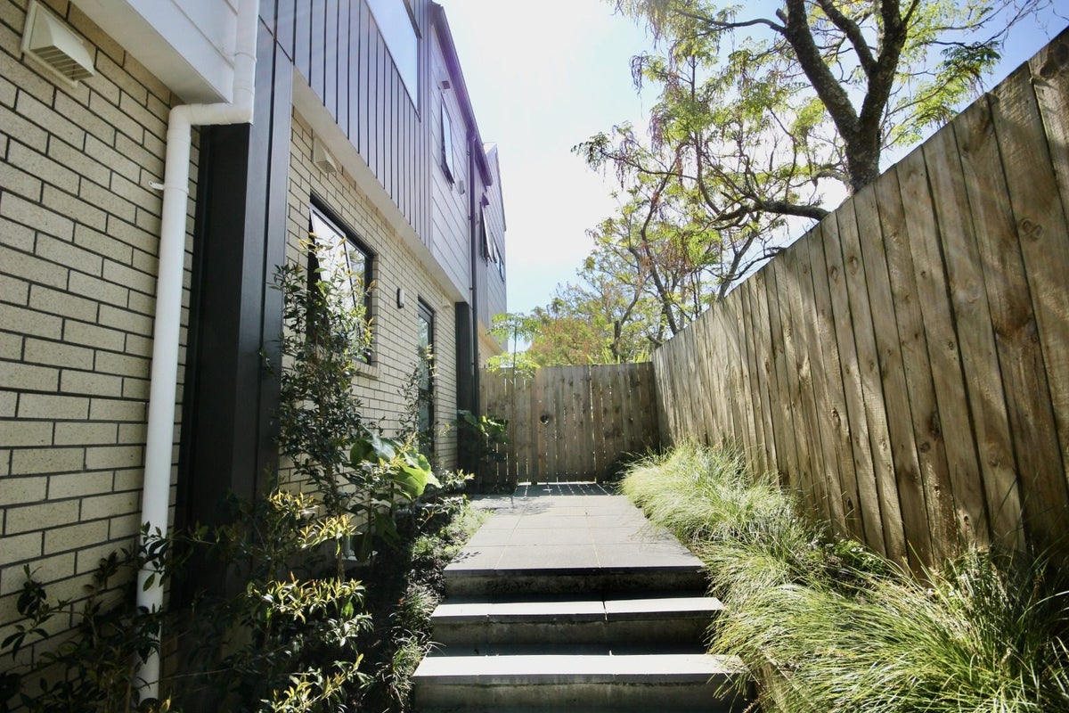 6/11 Karamu Street, Te Atatu Peninsula, Auckland - Carousel 16