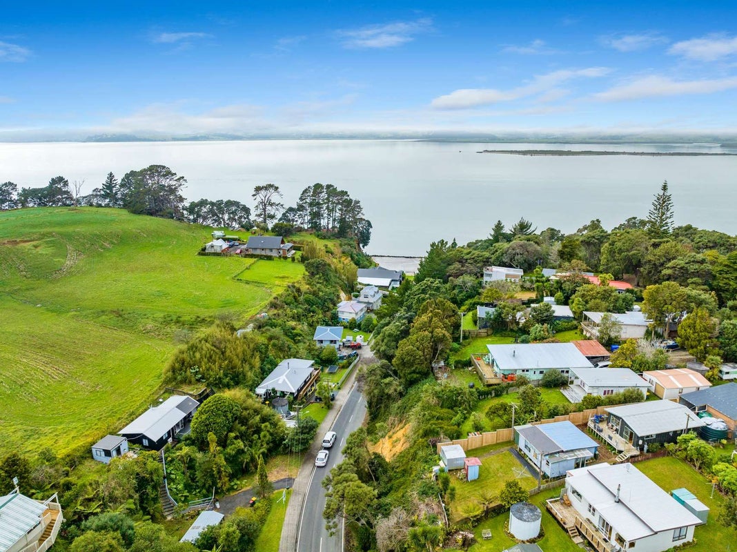 16 Shelly Beach Road, Helensville - Carousel 1