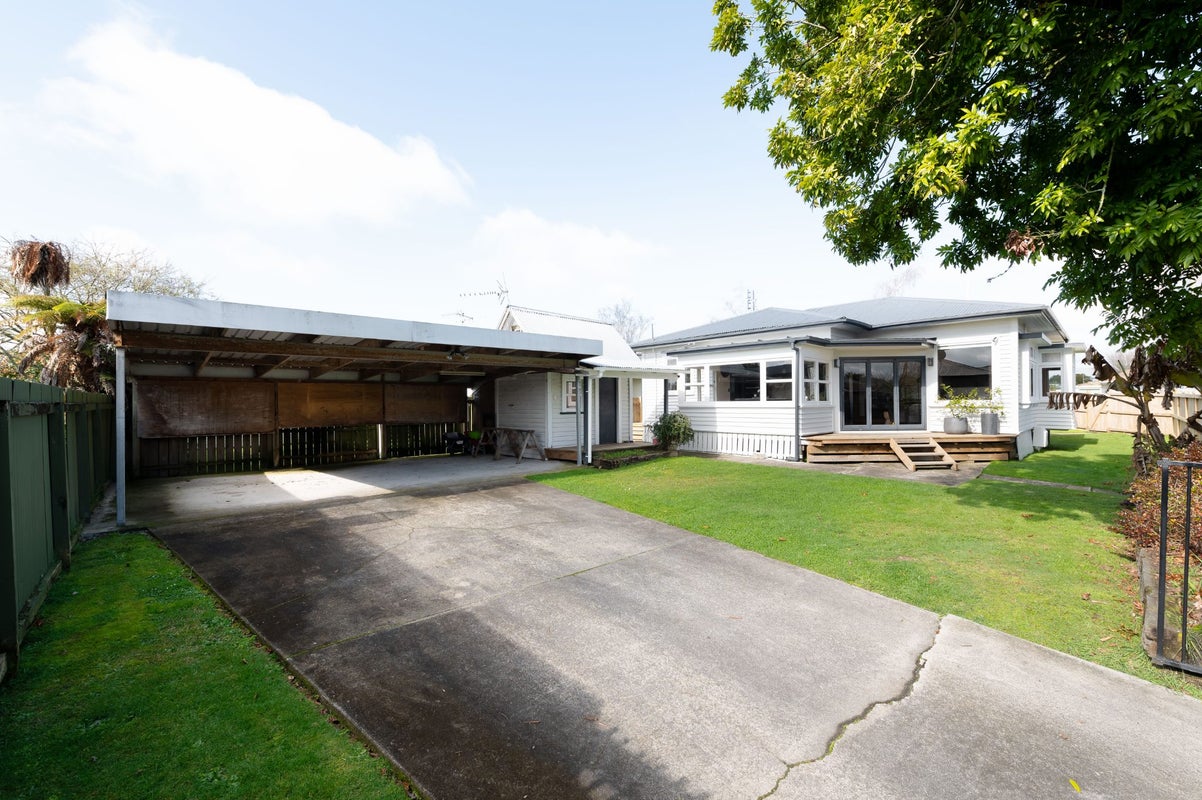 77 Te Aroha Street, Hamilton East, Hamilton - Carousel 23