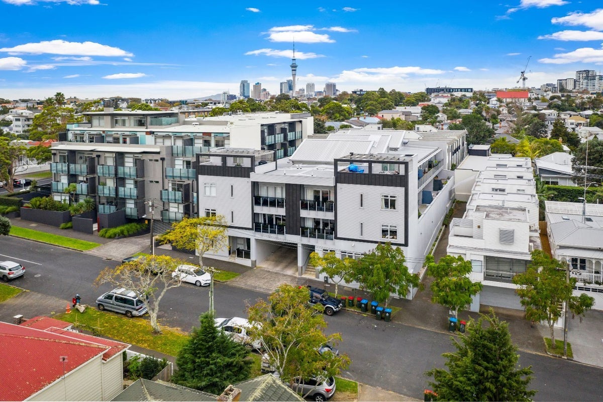 1D/2 Dickens Street, Grey Lynn, Auckland - Carousel 1