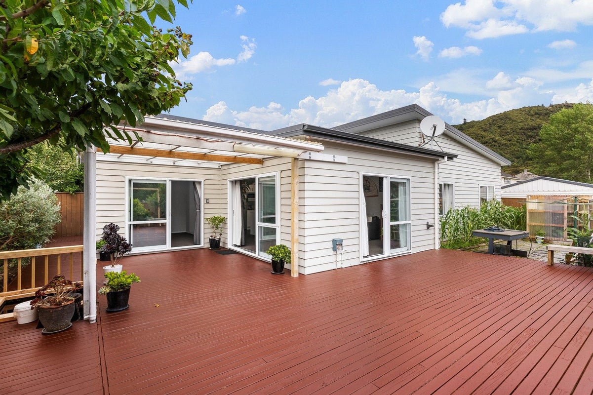 209A Waddington Drive, Naenae, Lower Hutt - Carousel 1