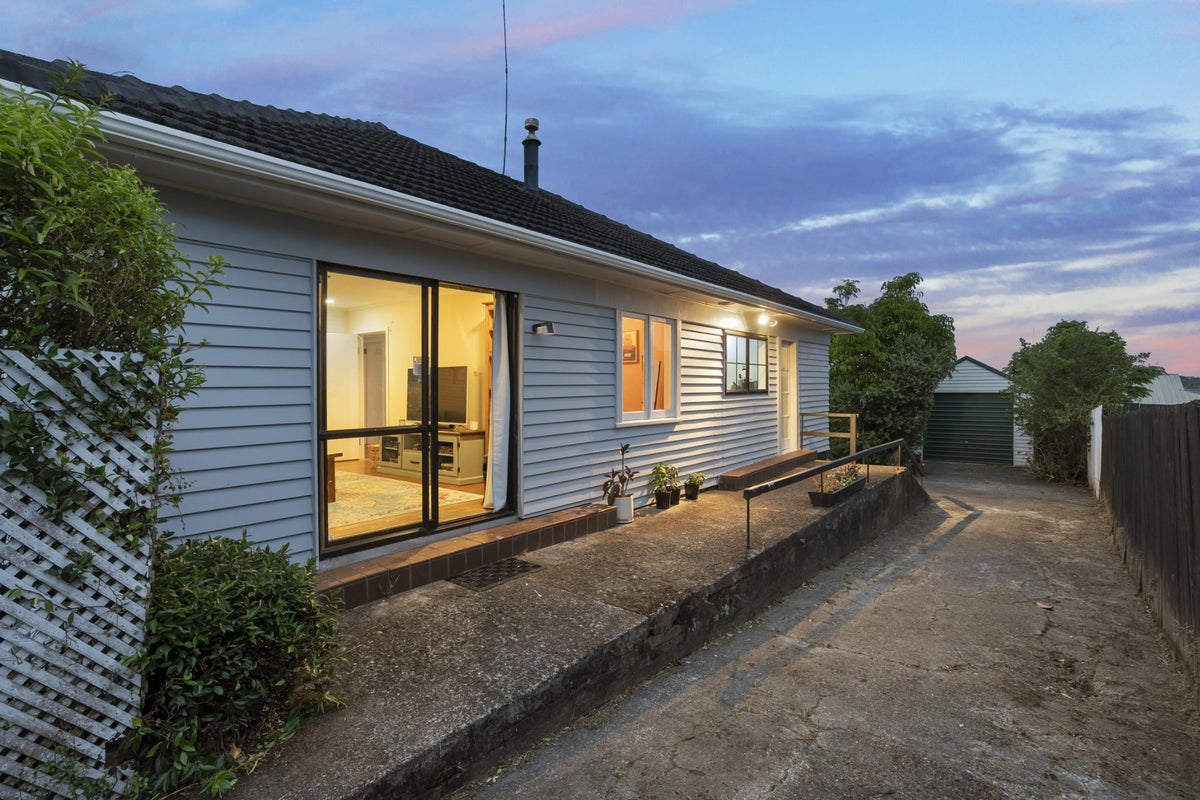 91 Hutchinson Avenue, New Lynn, Auckland - Carousel 1