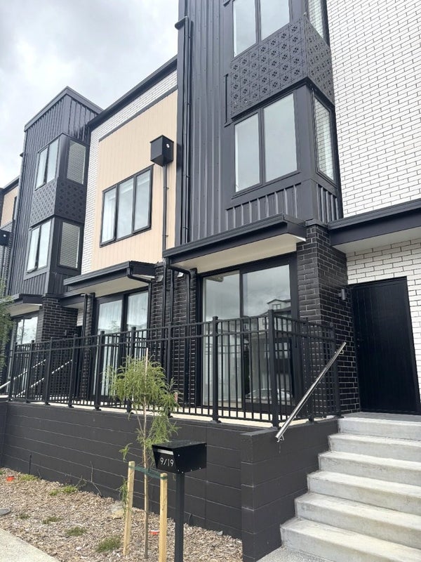 9/19 Windlass Street, Long Bay, Auckland - Carousel 1