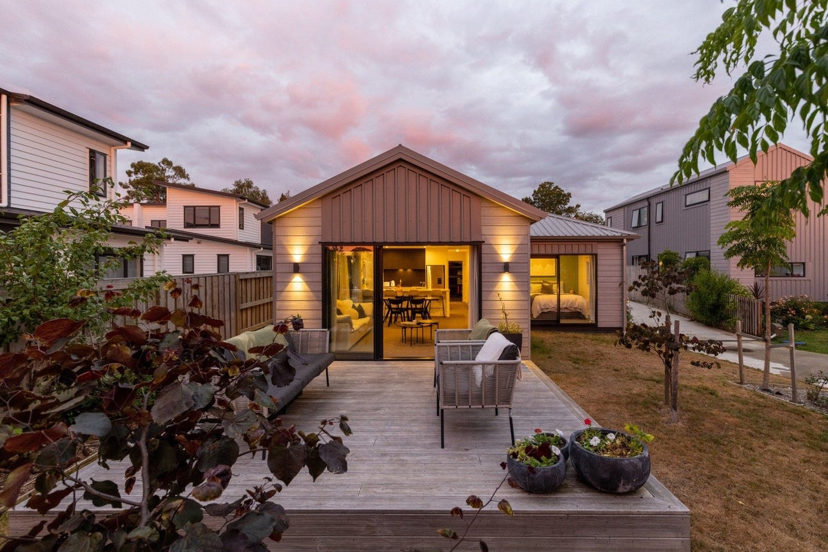 56 Jacks Landing Drive, Hamilton Lake, Hamilton - Carousel 1