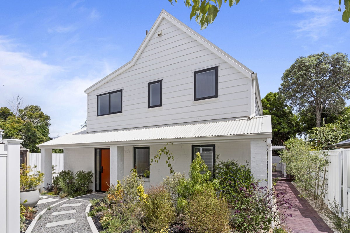 2/11 Smale Street, Point Chevalier, Auckland - Carousel 2