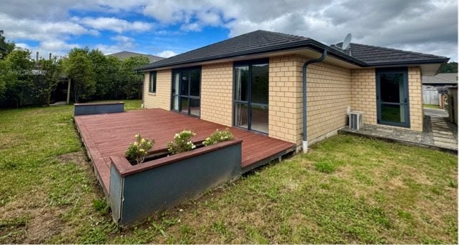 64 Sunstone Crescent, Brown Owl, Upper Hutt - Carousel 10