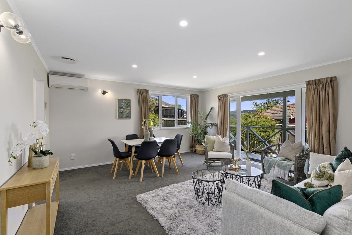 1/21 Tarras GR, Kelson, Lower Hutt - Carousel 2
